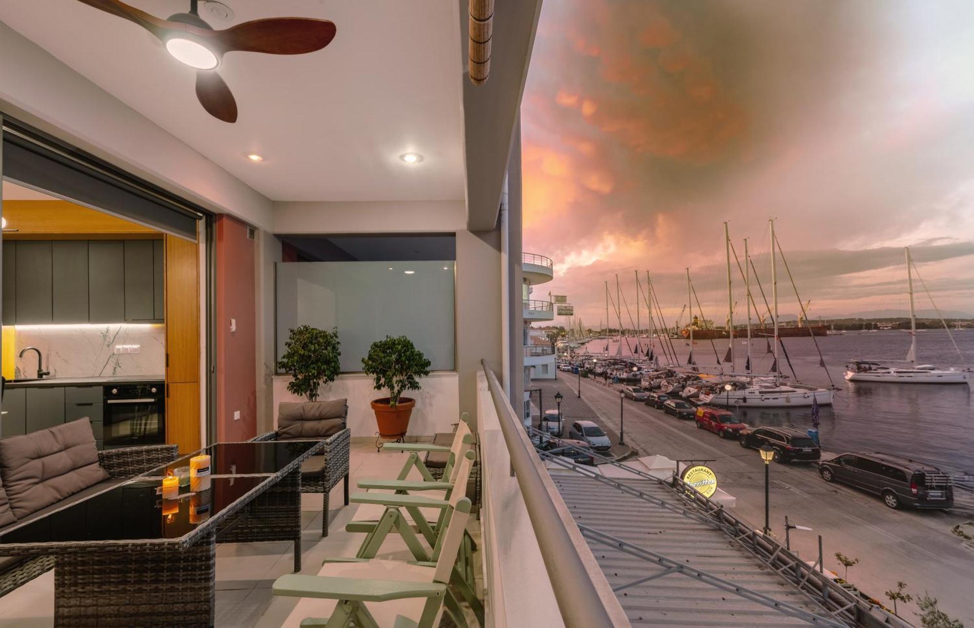Ionis Seafront Apartment *