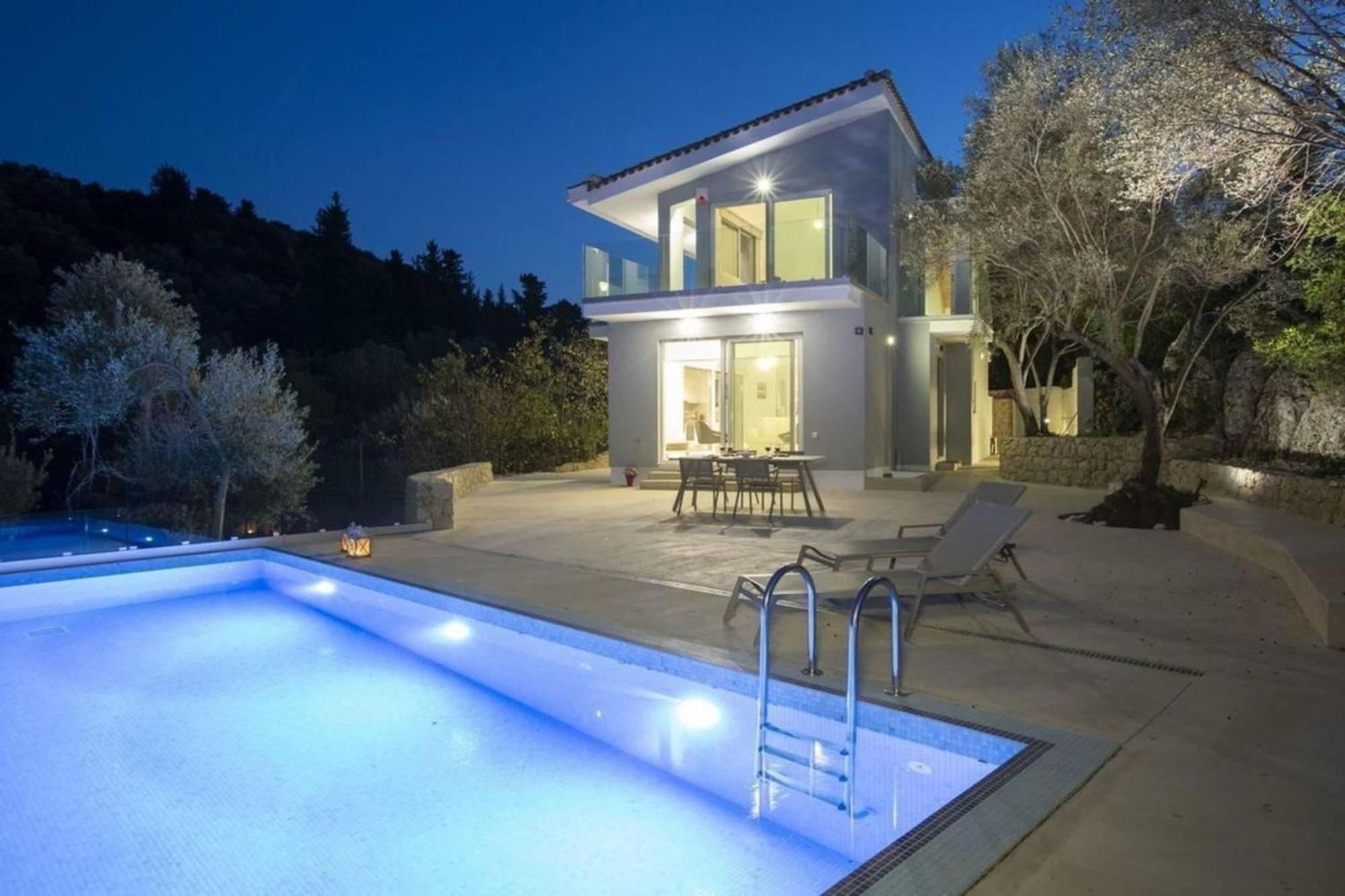 Villa Harriet - With Sea View And Near The Sea