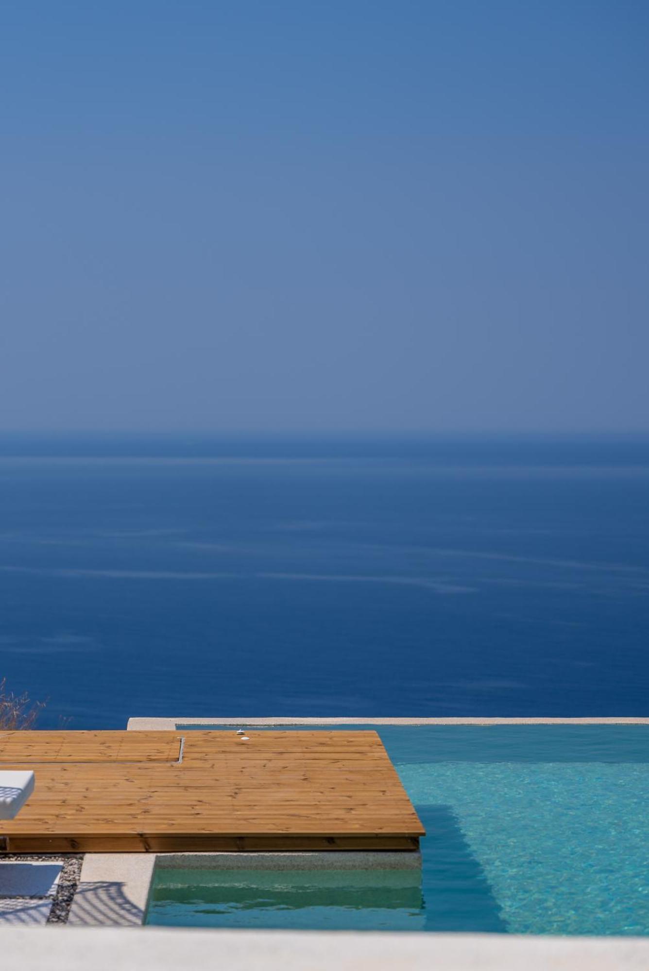 Nero Lefkada Tsoukaladhes