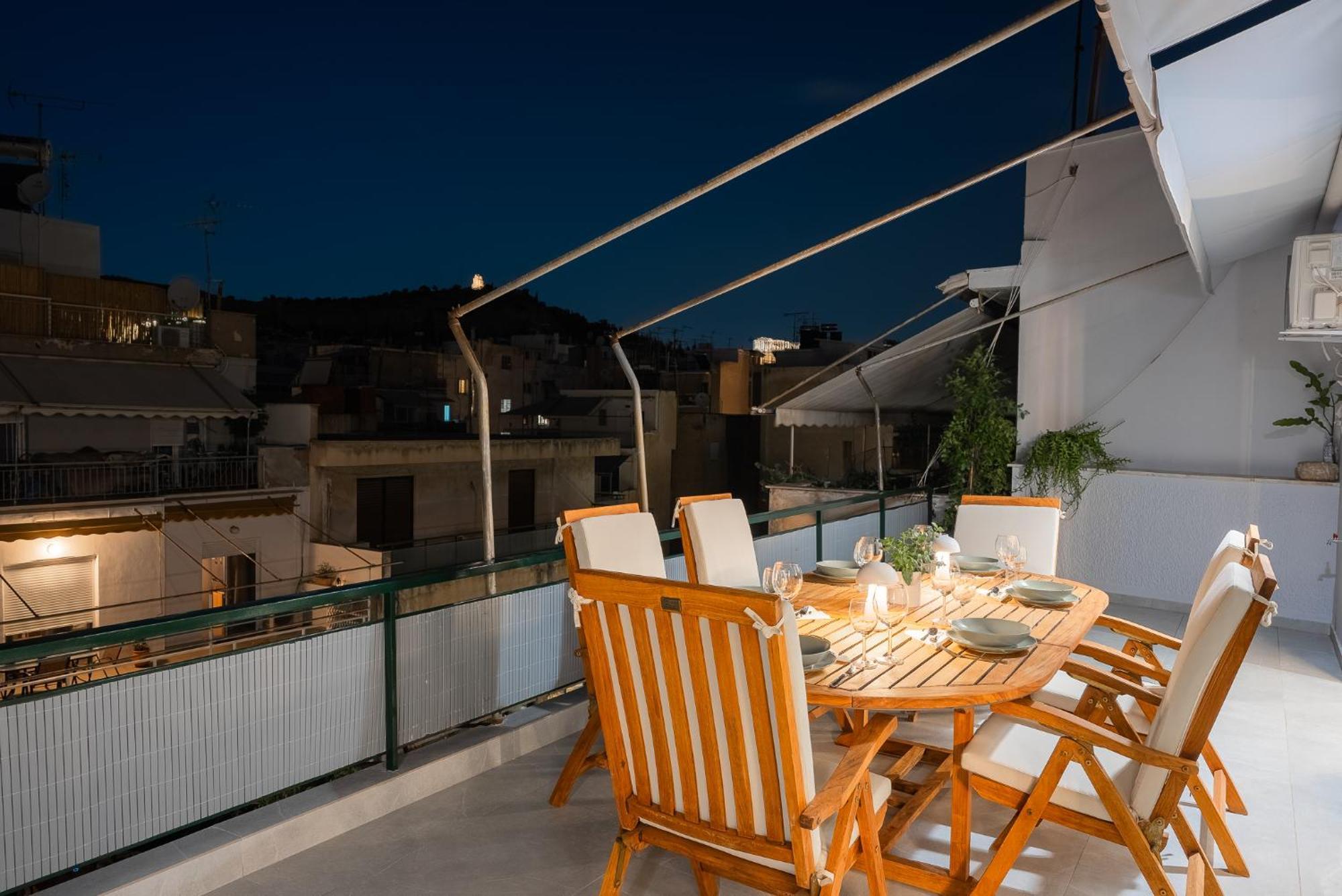 Luxury 4bdrm Penthouse With Jacuzzi Near Acropolis Apartment