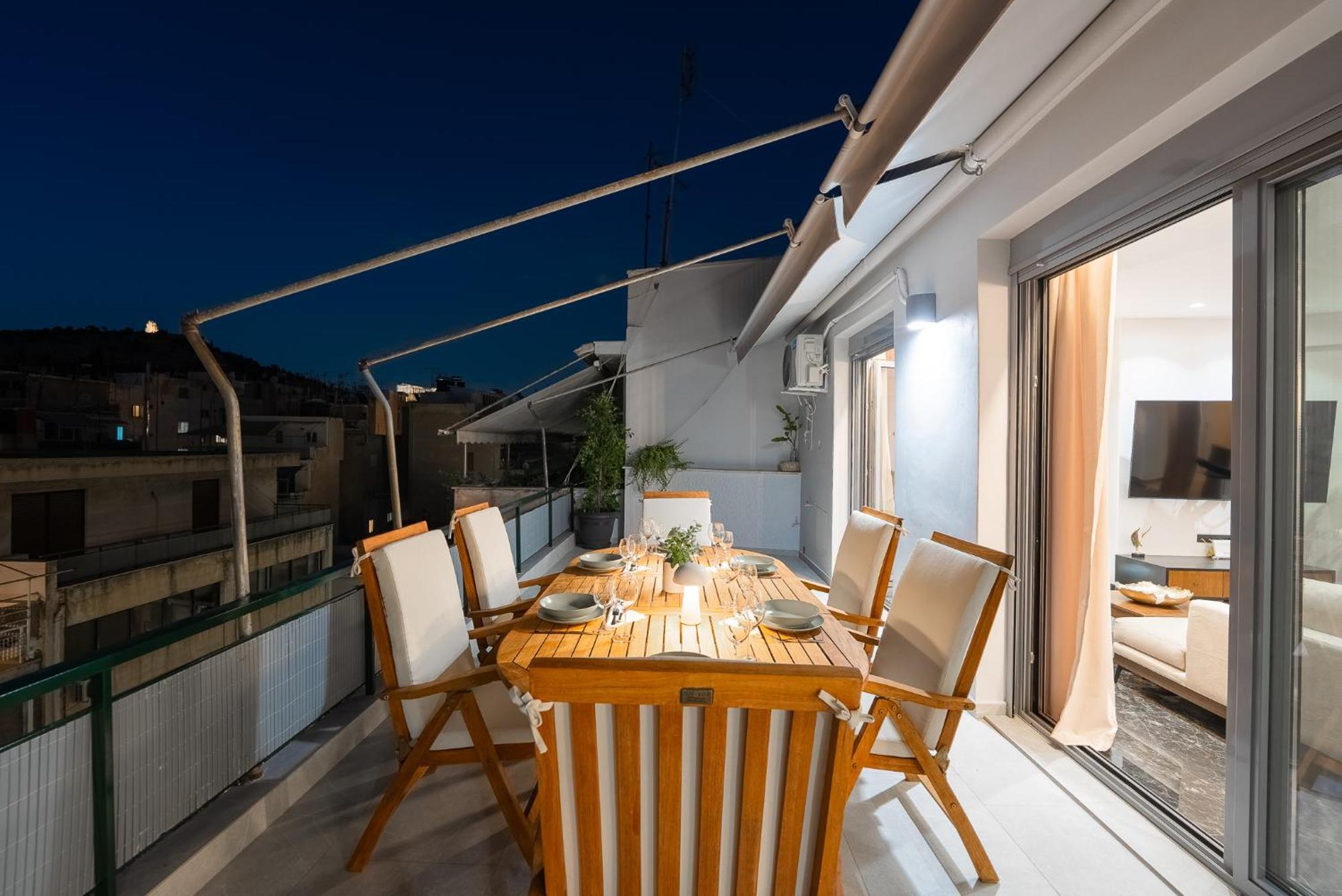 Luxury 4bdrm Penthouse With Jacuzzi Near Acropolis Apartment