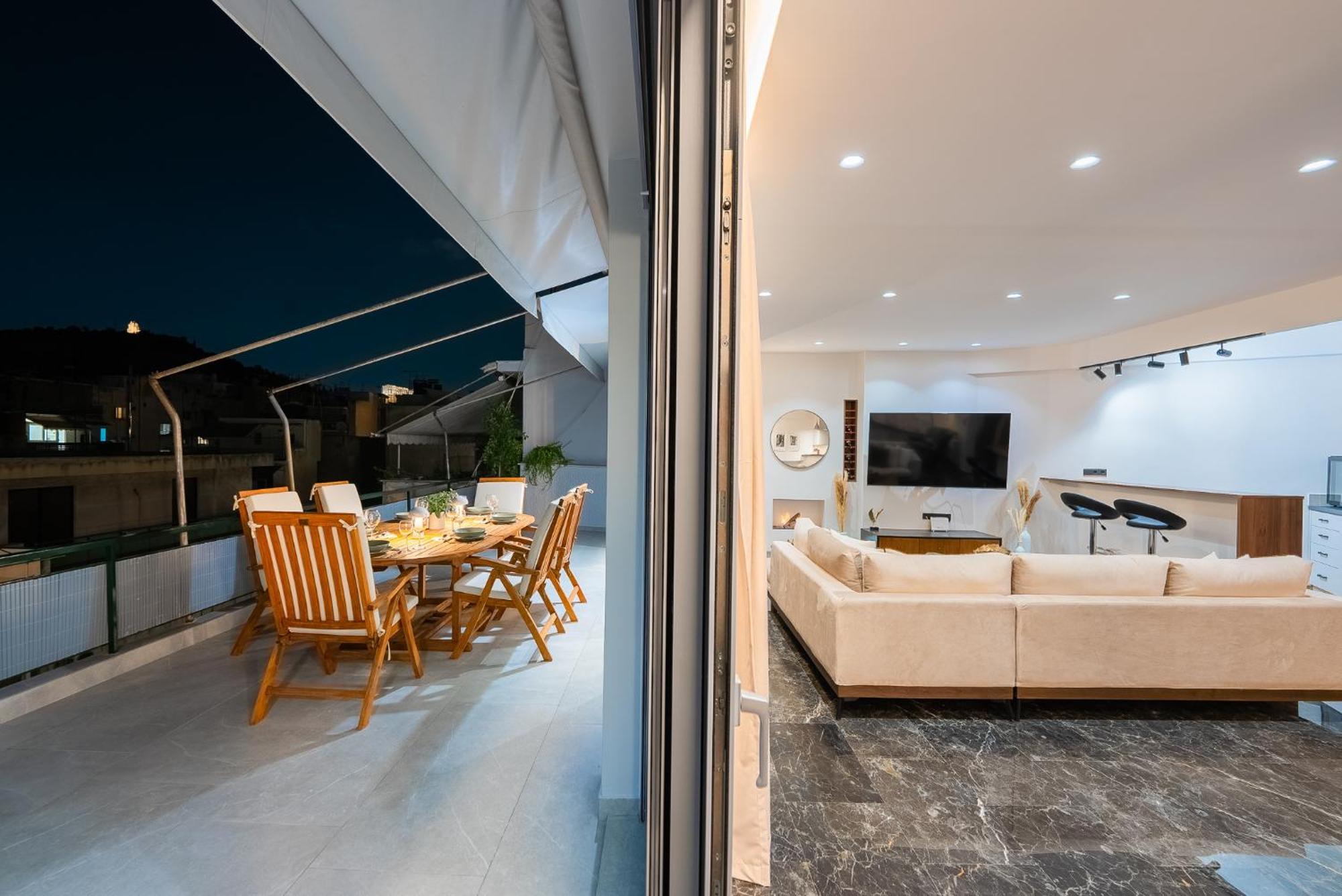 Luxury 4bdrm Penthouse With Jacuzzi Near Acropolis Apartment