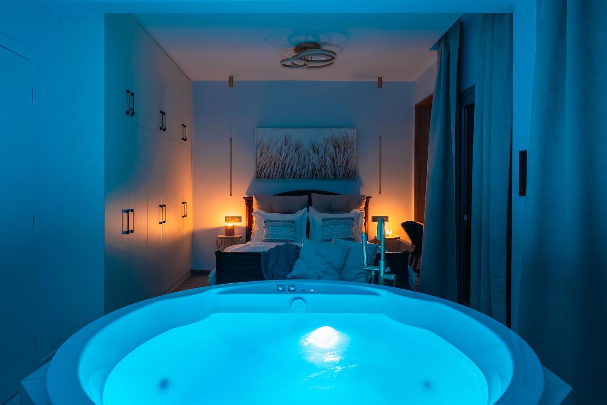 Luxury 4bdrm Penthouse With Jacuzzi Near Acropolis