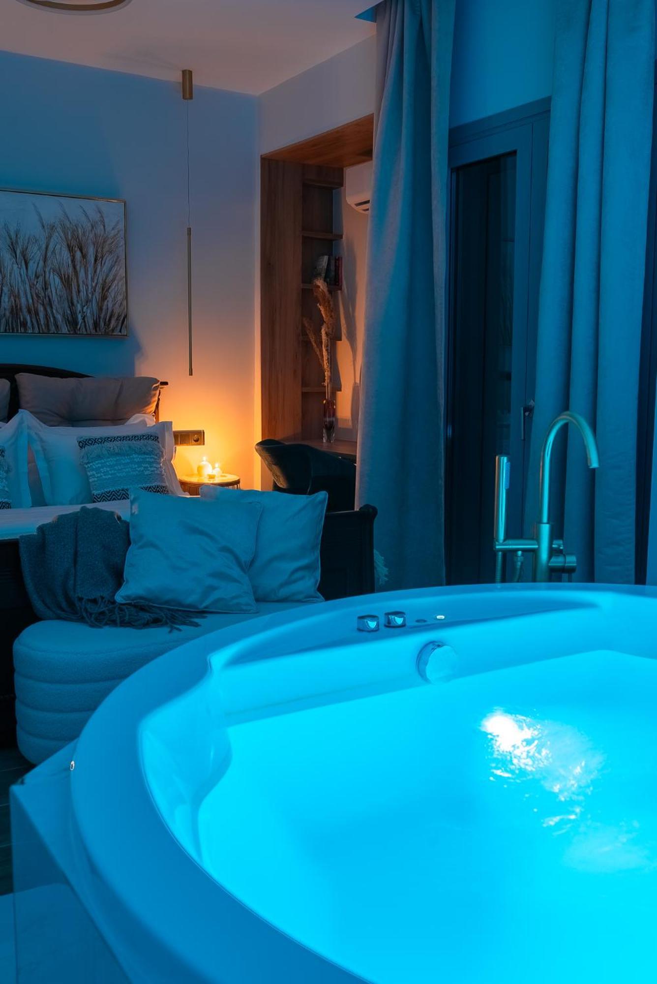 Apartment Luxury 4bdrm Penthouse With Jacuzzi Near Acropolis Athens