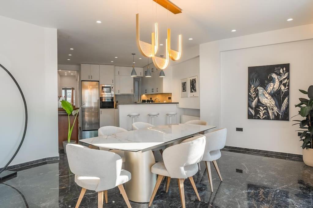 Luxury 4bdrm Penthouse With Jacuzzi Near Acropolis Apartment *
