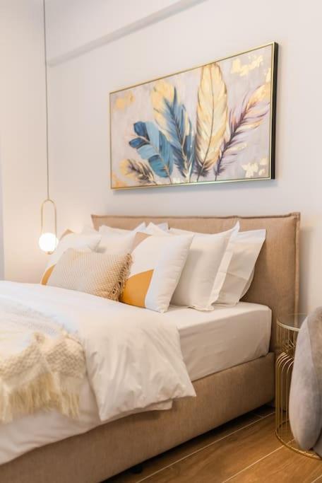 Luxury 4bdrm Penthouse With Jacuzzi Near Acropolis Apartment