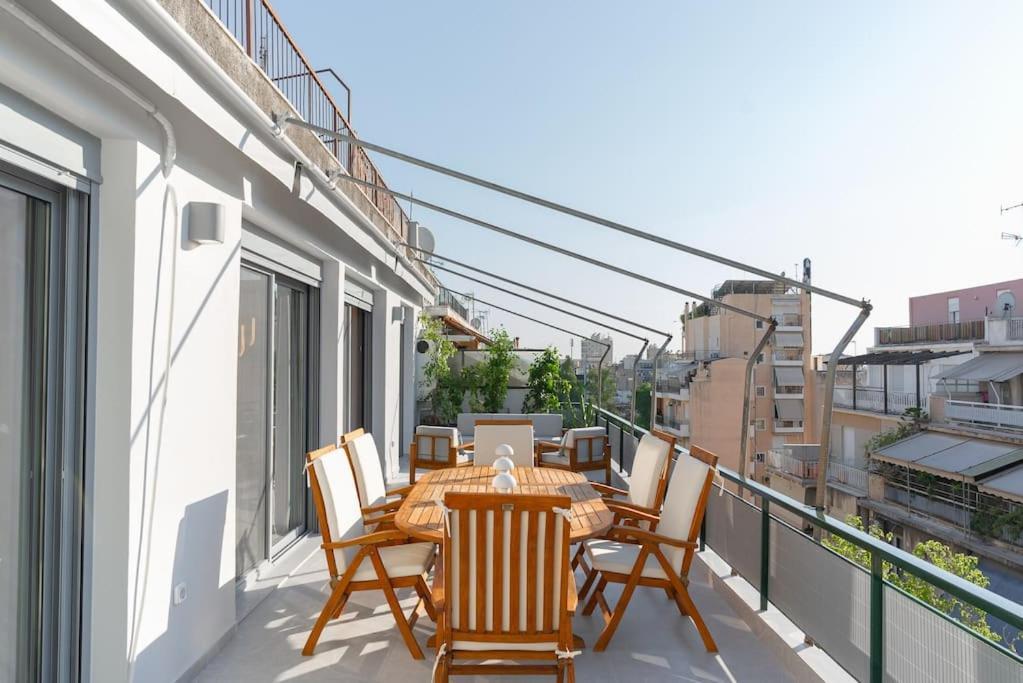 Luxury 4bdrm Penthouse With Jacuzzi Near Acropolis Apartment