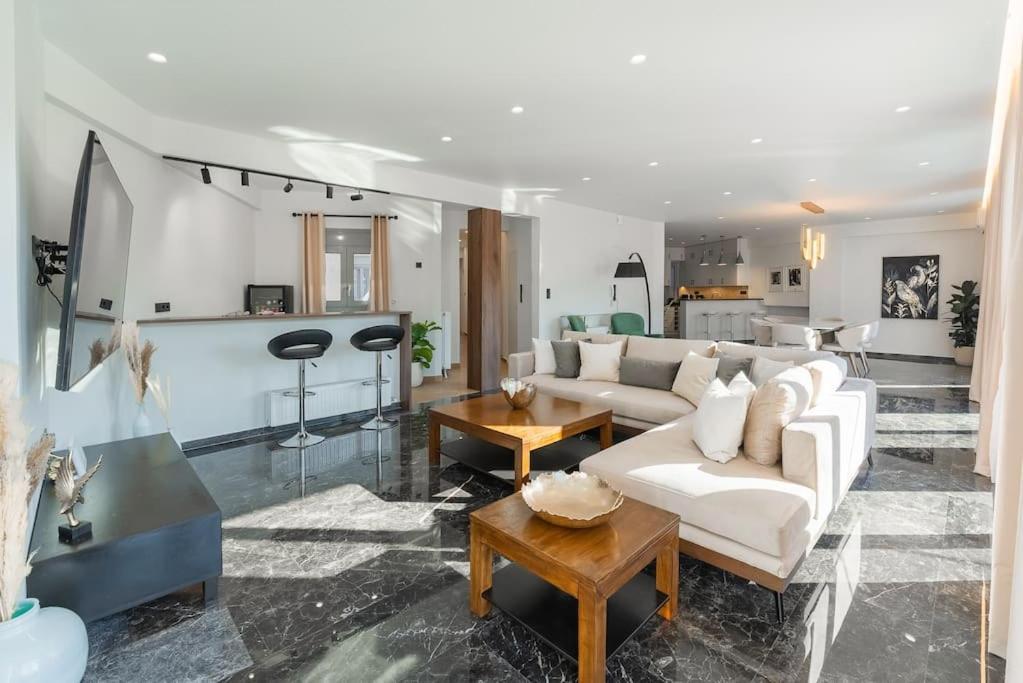 Apartment Luxury 4bdrm Penthouse With Jacuzzi Near Acropolis Athens