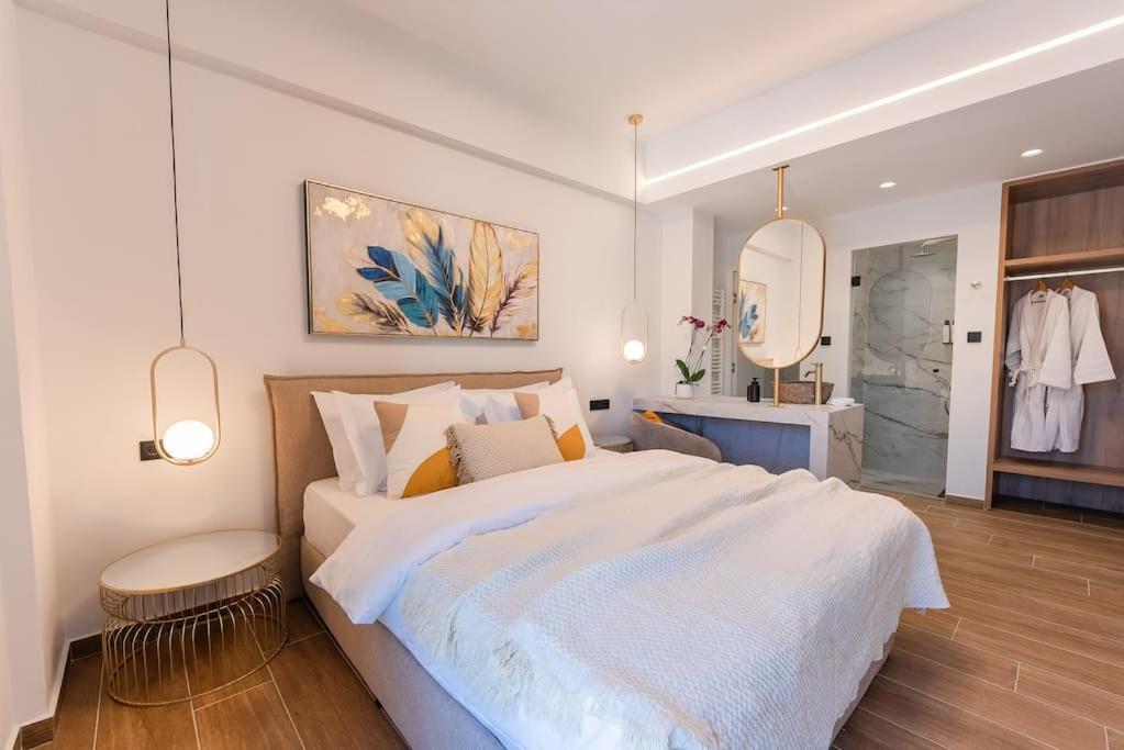 Luxury 4bdrm Penthouse With Jacuzzi Near Acropolis