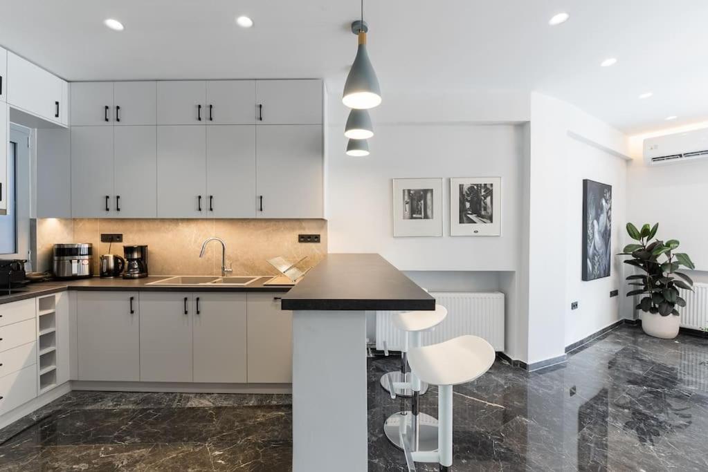 Apartment Luxury 4bdrm Penthouse With Jacuzzi Near Acropolis Athens