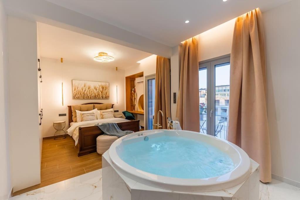 Luxury 4bdrm Penthouse With Jacuzzi Near Acropolis *