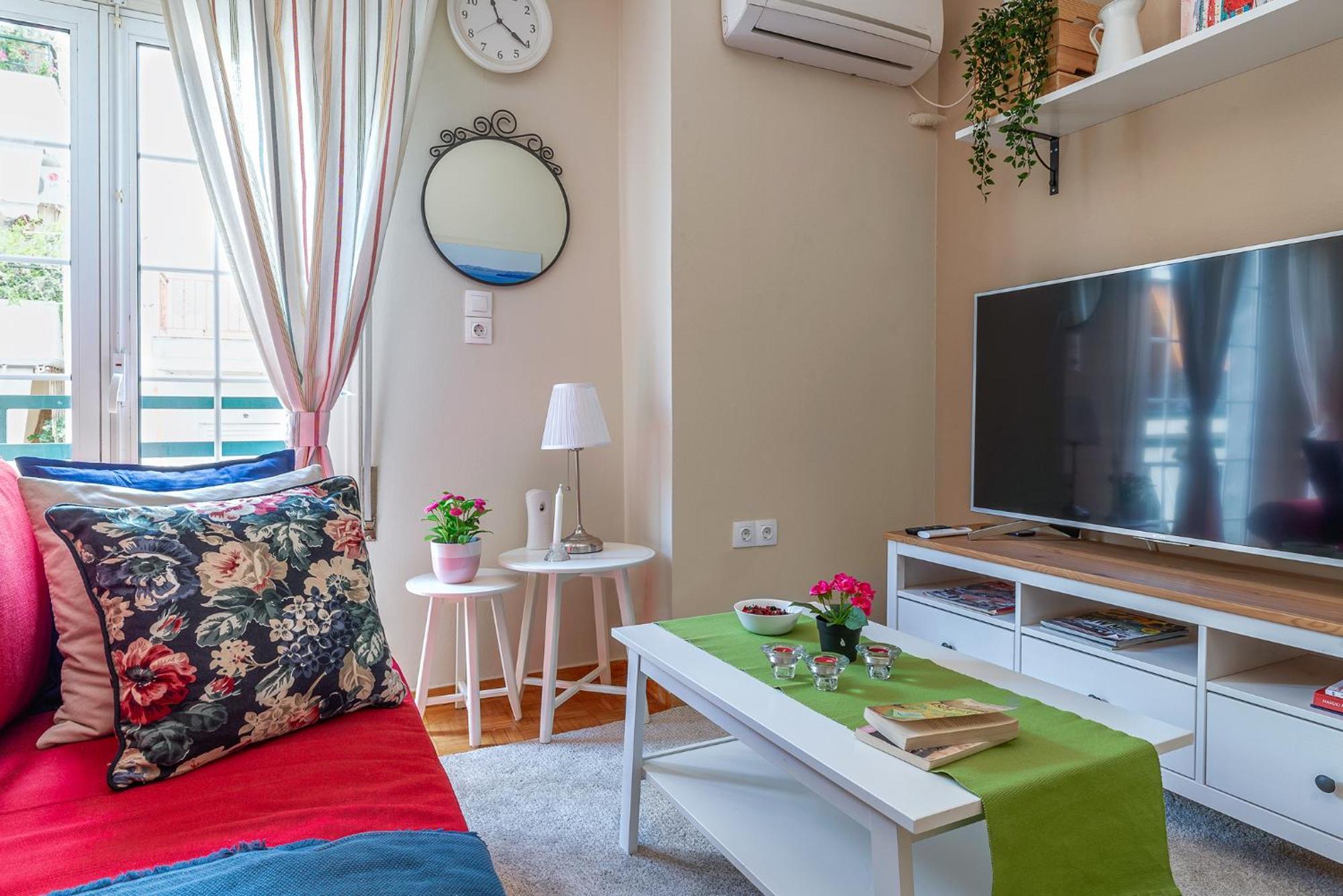 Cozy Near Center Apartment *