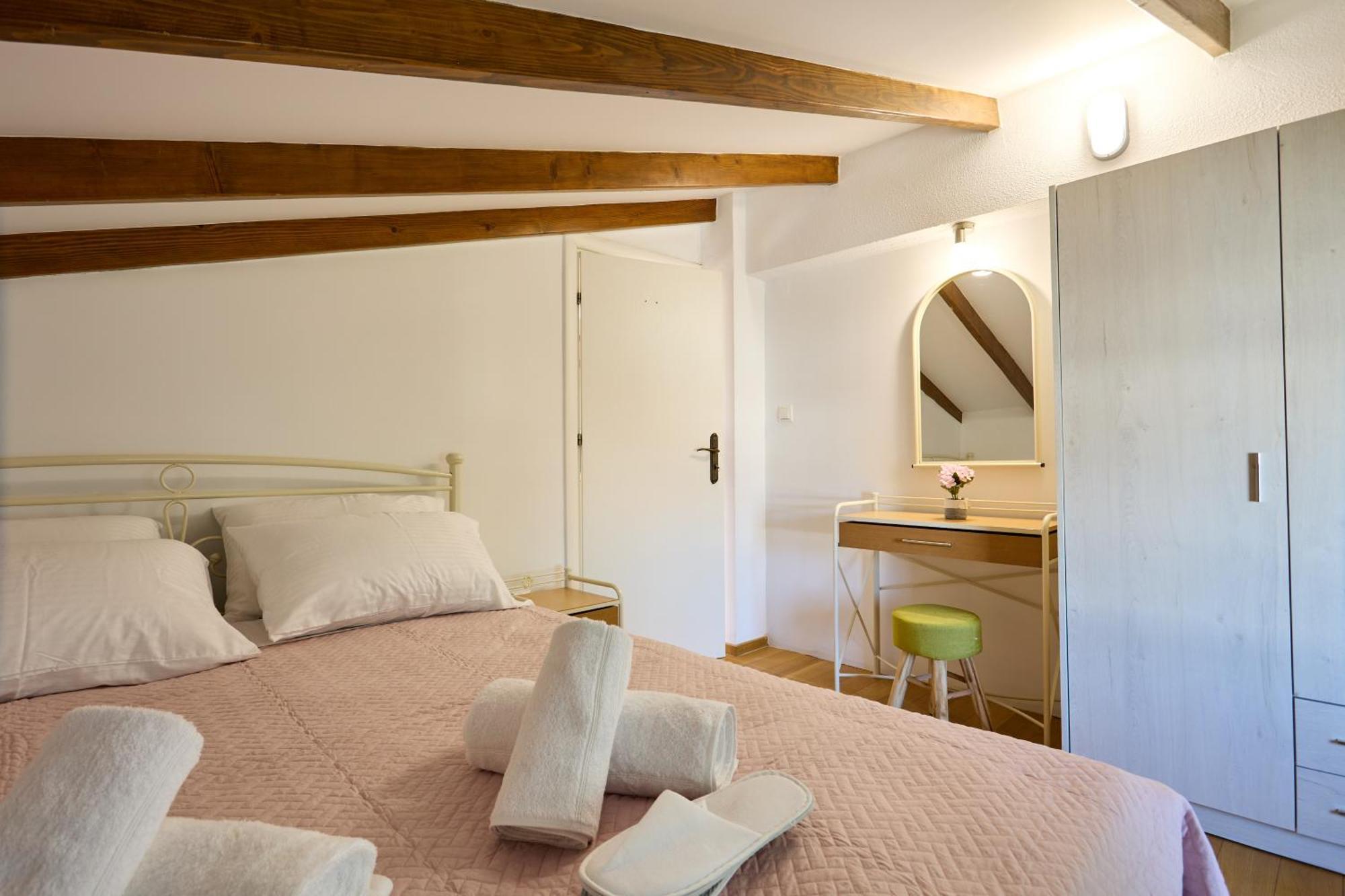 Cozy Sofita In Chios Island Apartment