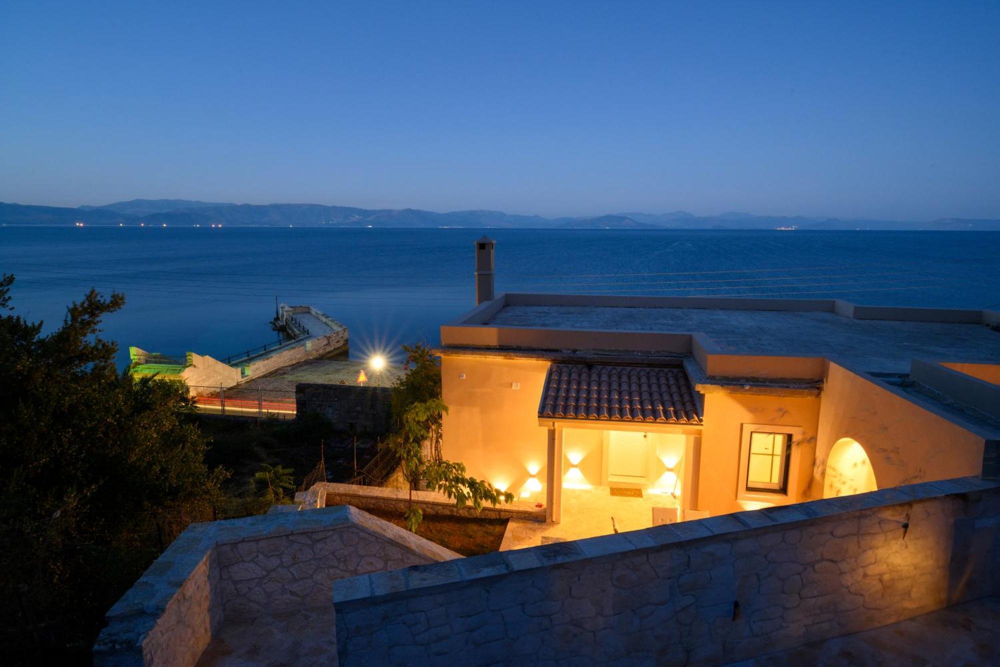Achillion Bay Holiday home *