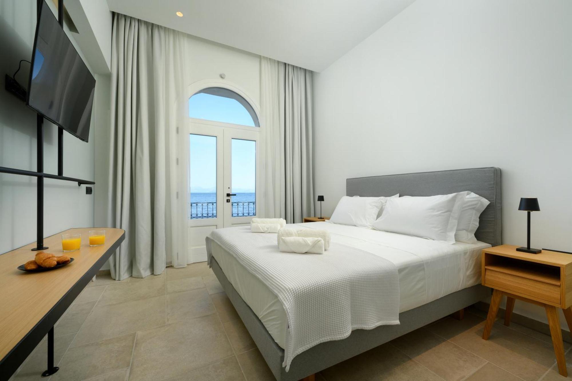 Achillion Bay Holiday home *