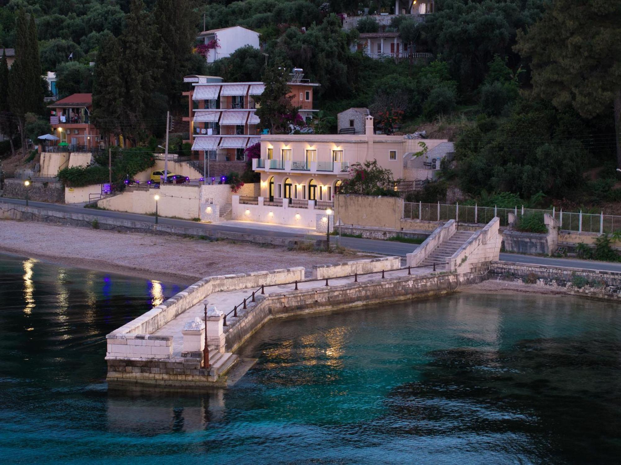 Achillion Bay Holiday home *