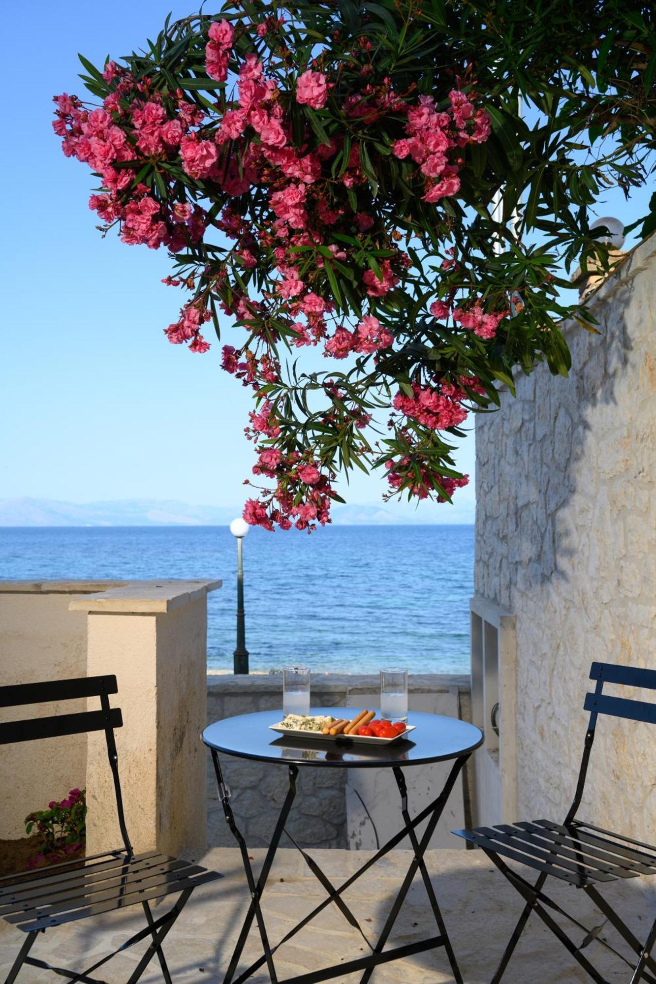 Achillion Bay Holiday home *