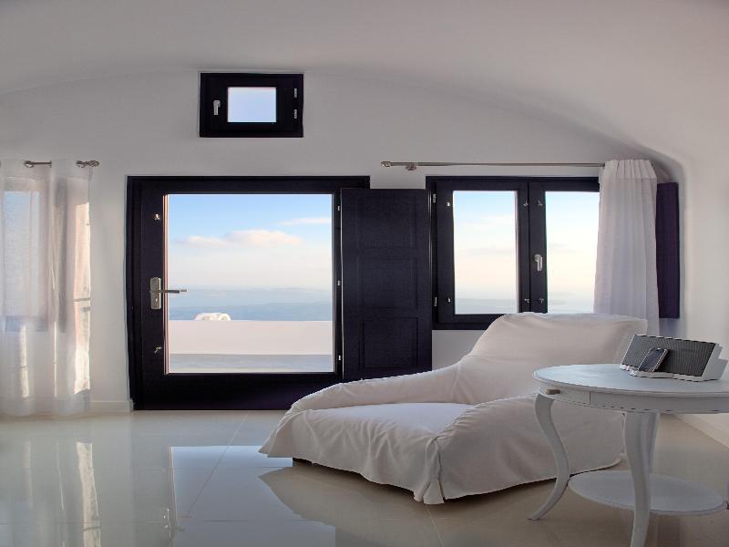 Hotel Katikies Chromata Santorini - The Leading Of The World