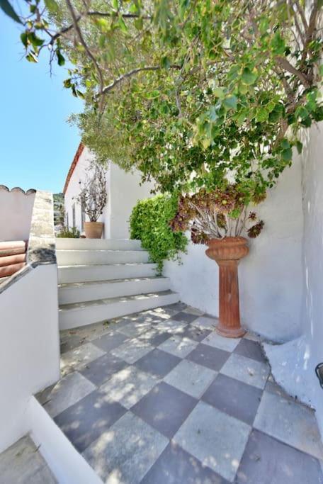 Captain's House For 4 - Historical Hydra 1800 Apartment *