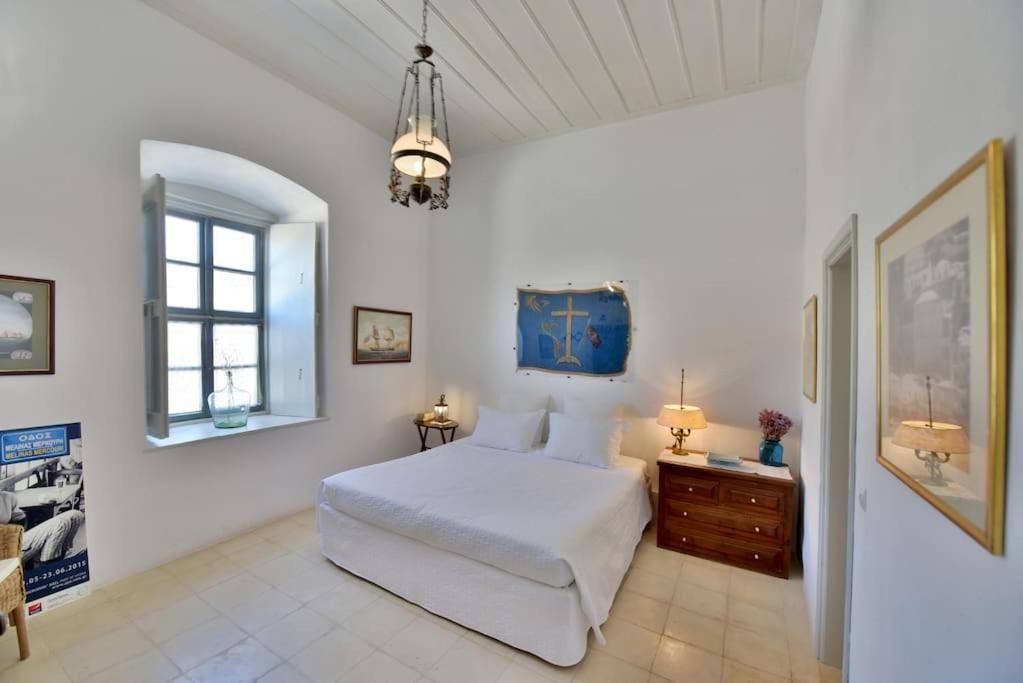 Captain's House For 4 - Historical Hydra 1800 Apartment *