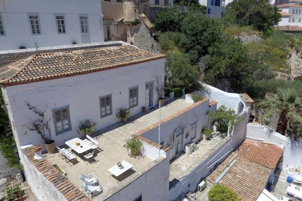 Captain's House For 4 - Historical Hydra 1800