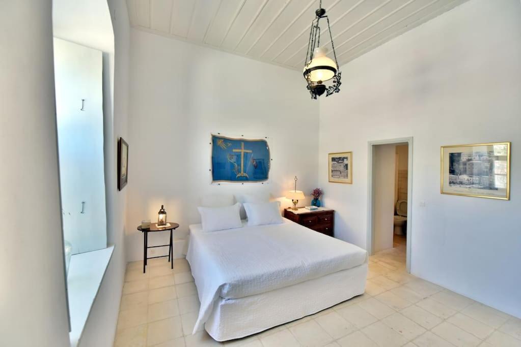 Captain's House For 4 - Historical Hydra 1800 Apartment