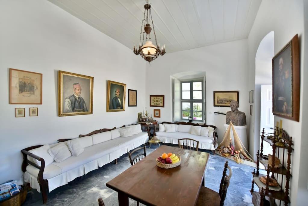 Captain's House For 4 - Historical Hydra 1800 *