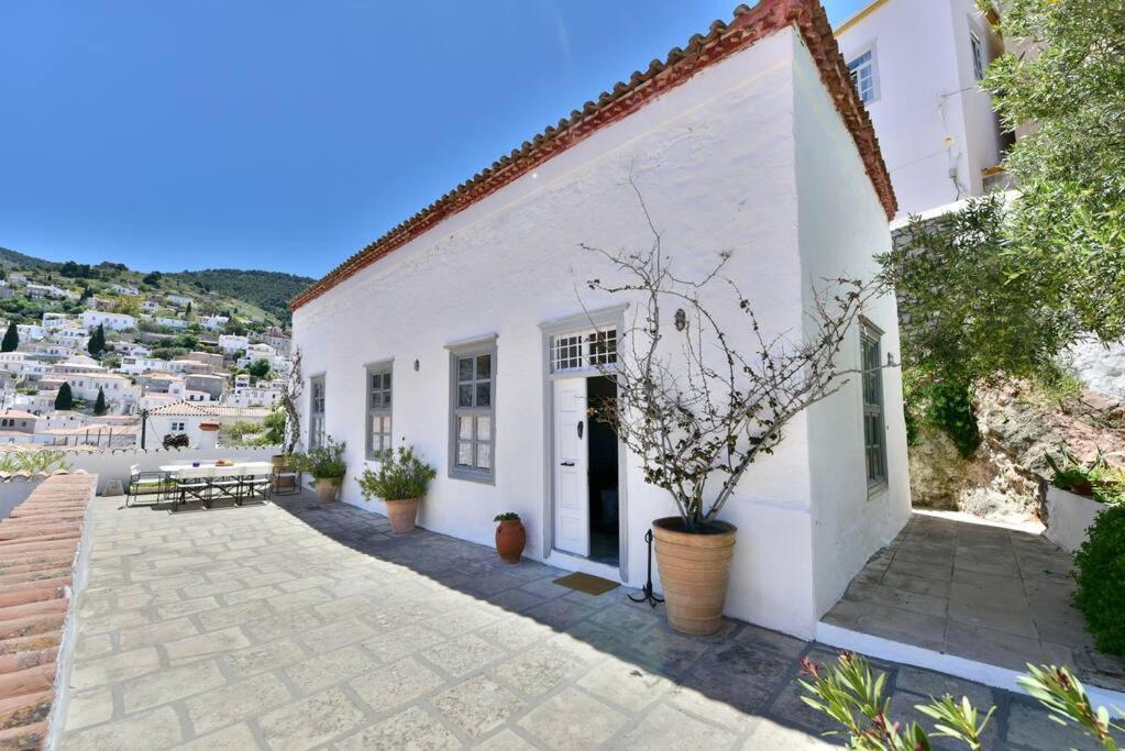 Captain's House For 4 - Historical Hydra 1800
