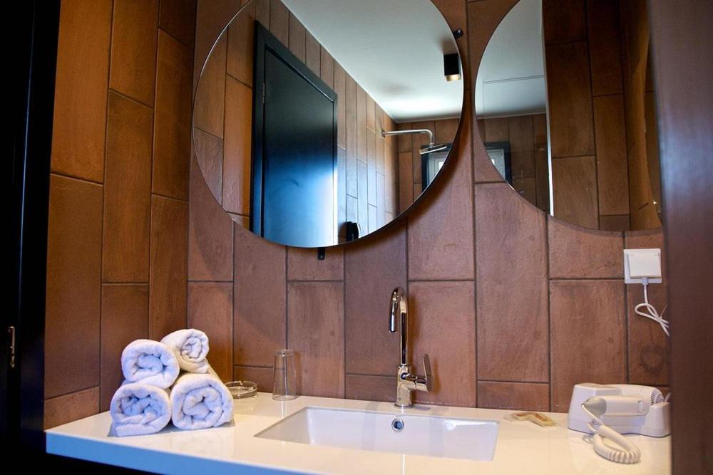 Adonis Hotel 3*