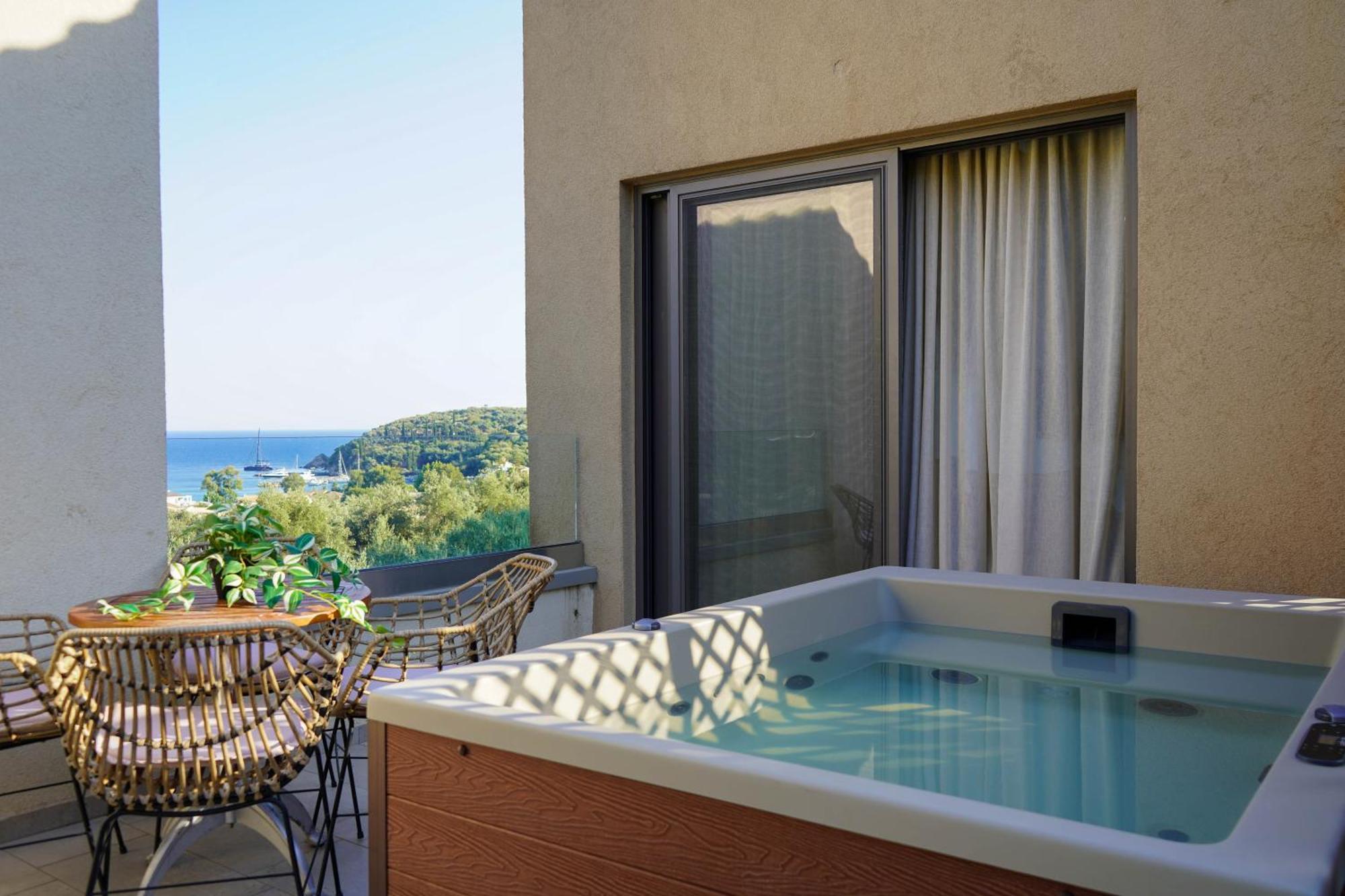 Golden Bay & Maisonettes Parga