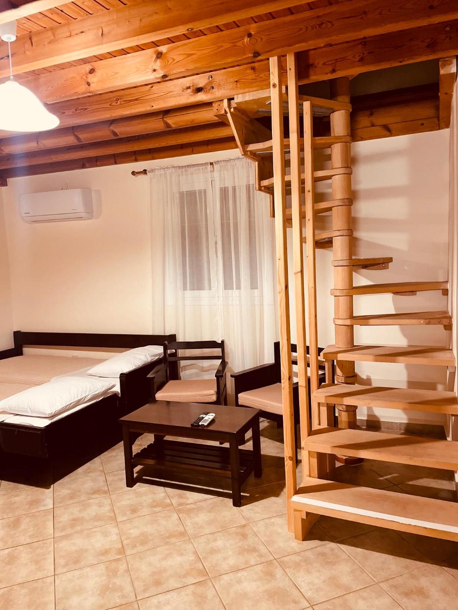 Aparthotel Theros Retreat