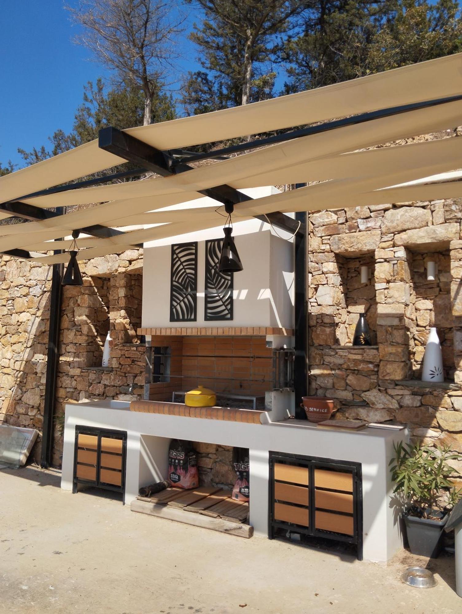 Sunset Coast House - Wood