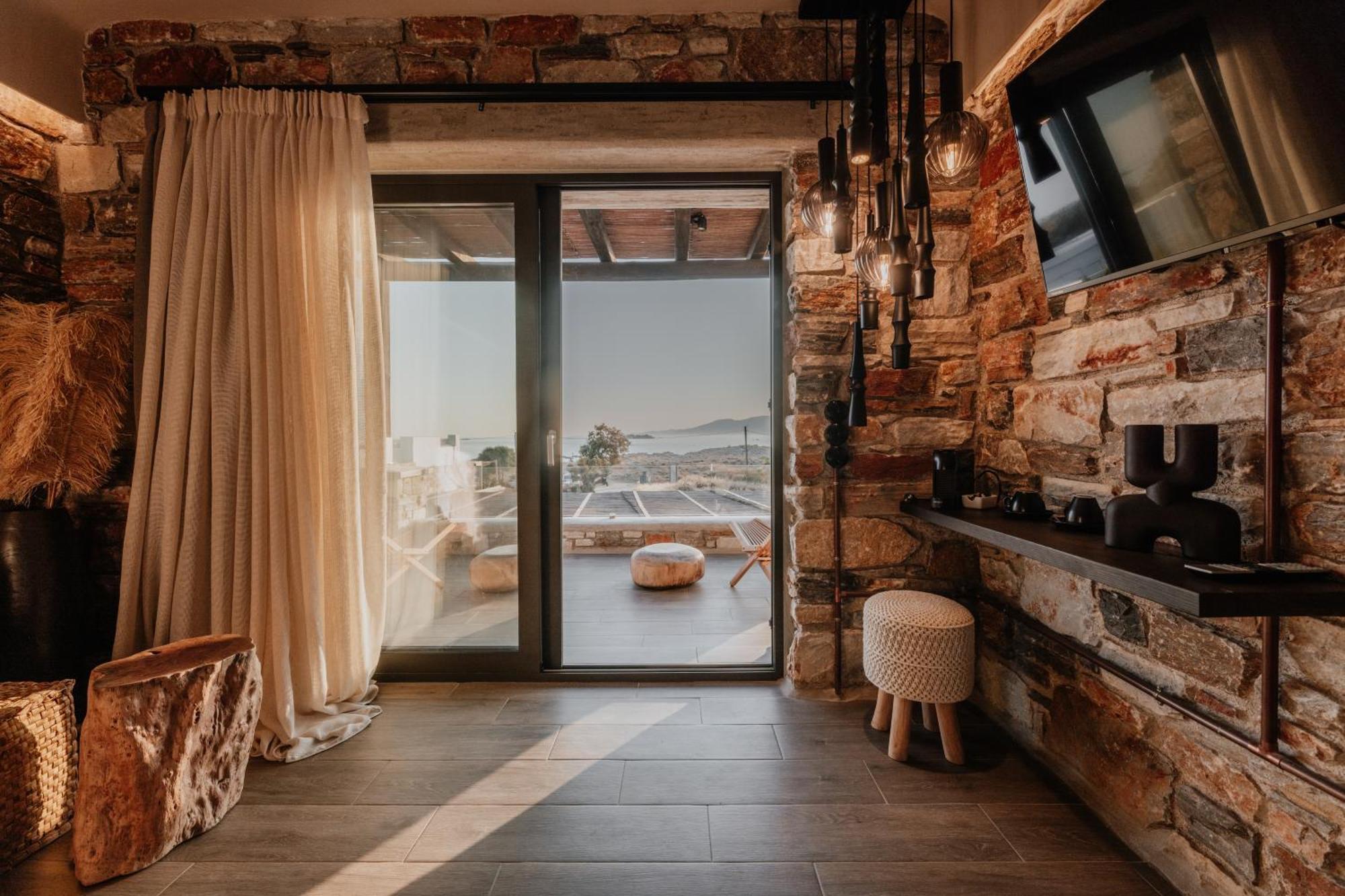 Onym Curated Plaka (Naxos)