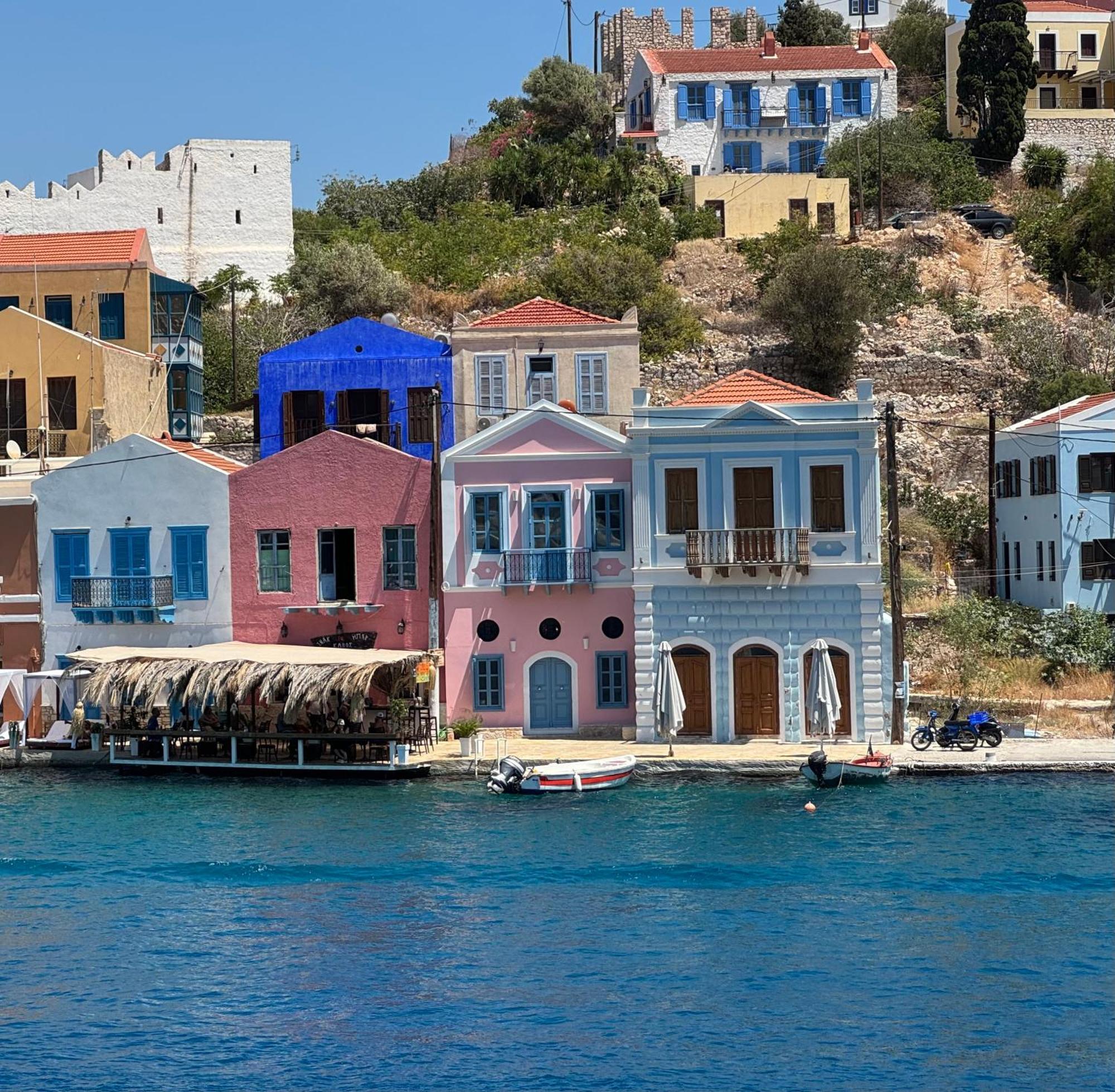 My Crown House, Kastellorizo Port Holiday home *
