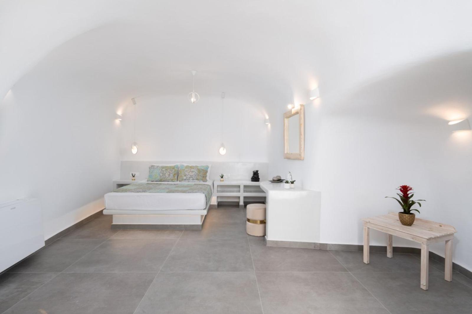 New Yiota Collection 4 & 4 Prive Jacuzzi Megalochori (Santorini)