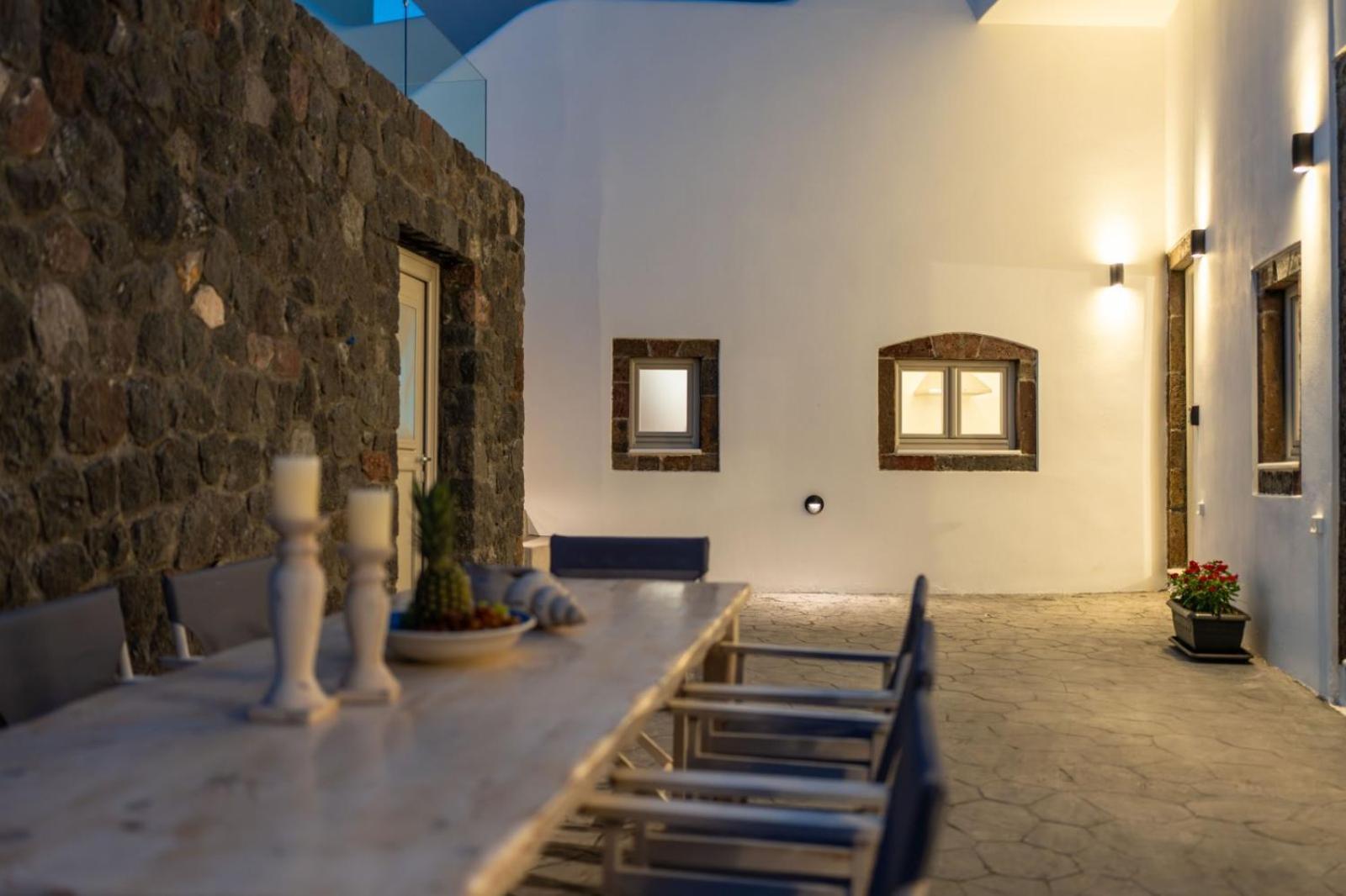 New Yiota Collection 4 & 4 Prive Jacuzzi Megalochori (Santorini)