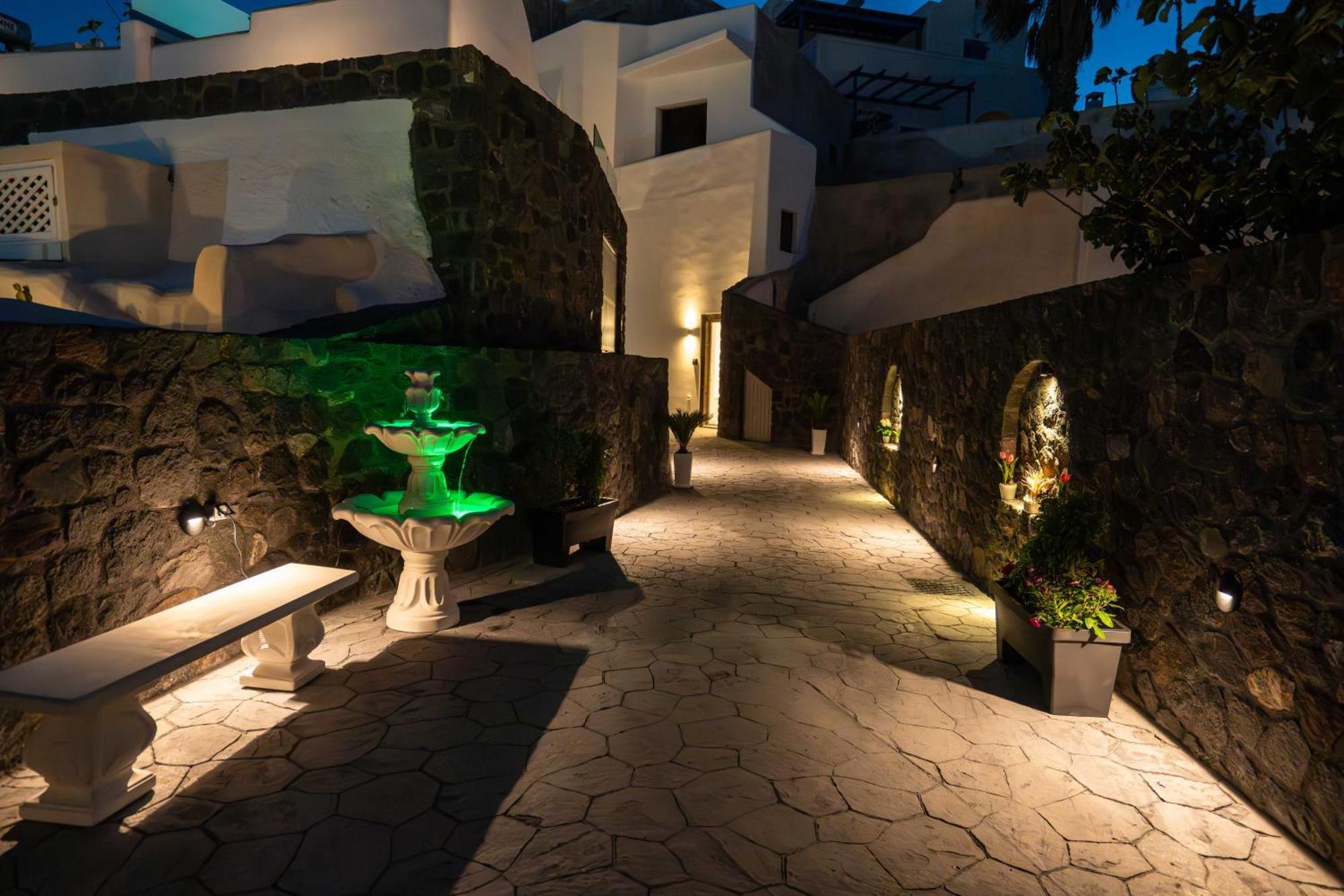 New Yiota Collection 4 & 4 Prive Jacuzzi Villa