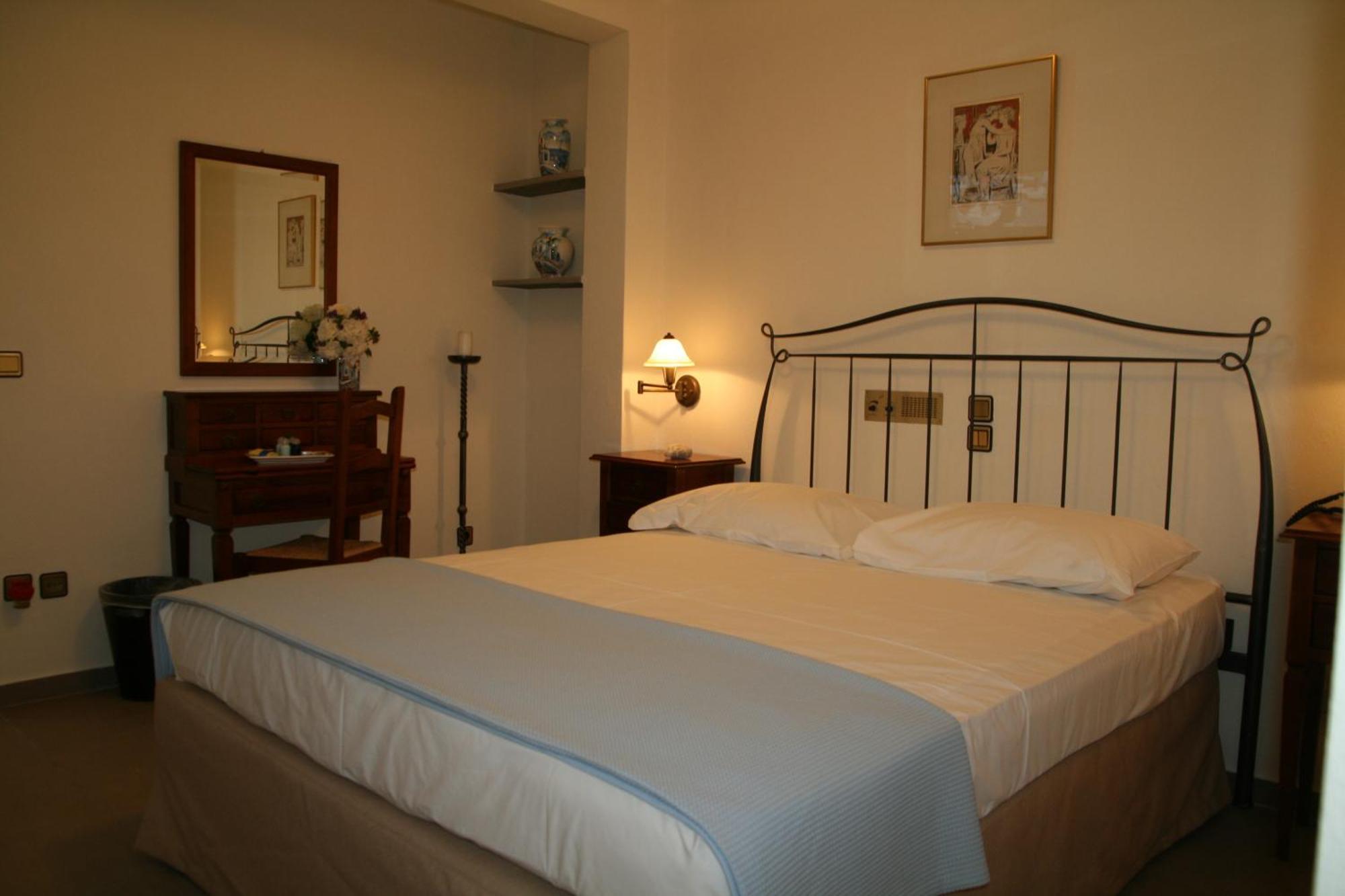 Alexandros Hotel 3*