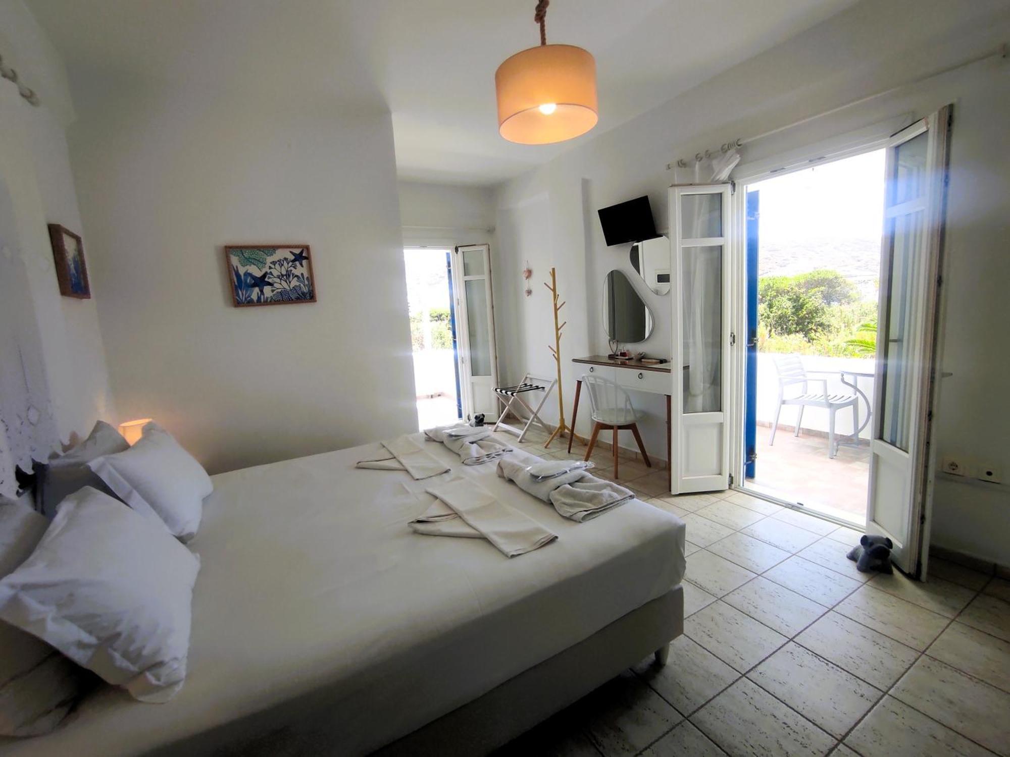 Le Grand Bleu Guest house *