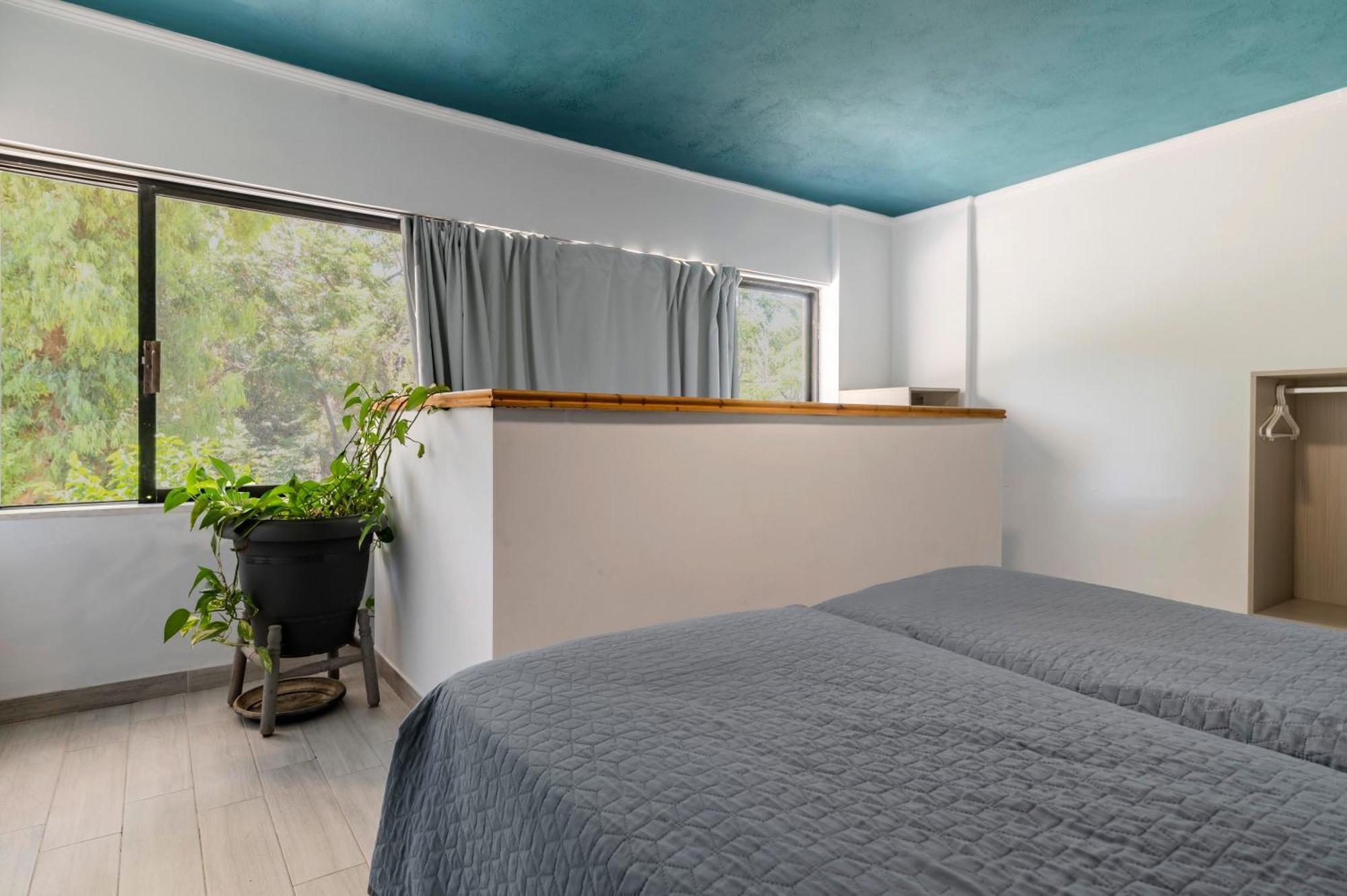 Lefka & Aparthotel 2*