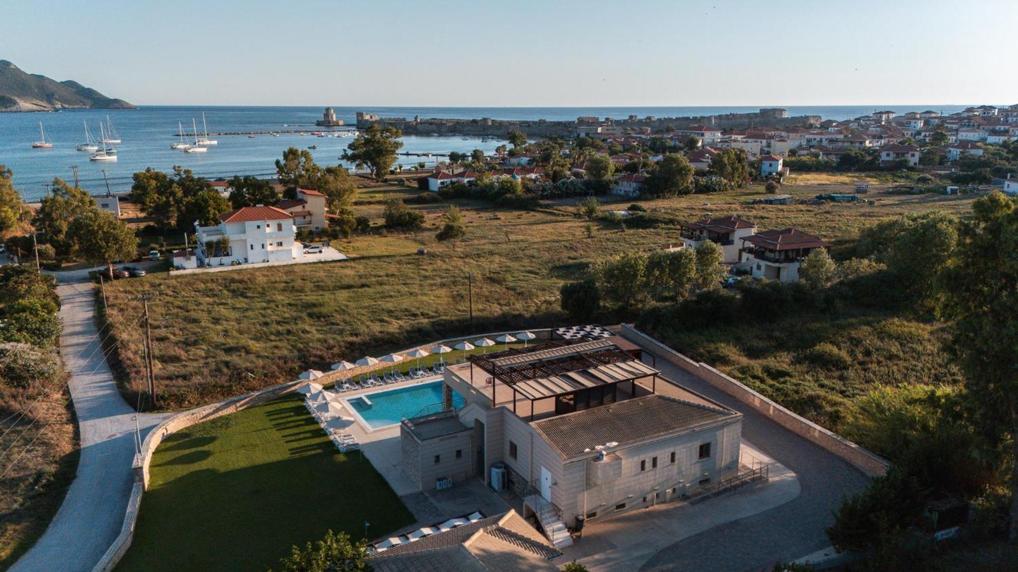 Niriides Luxury Villas 3*