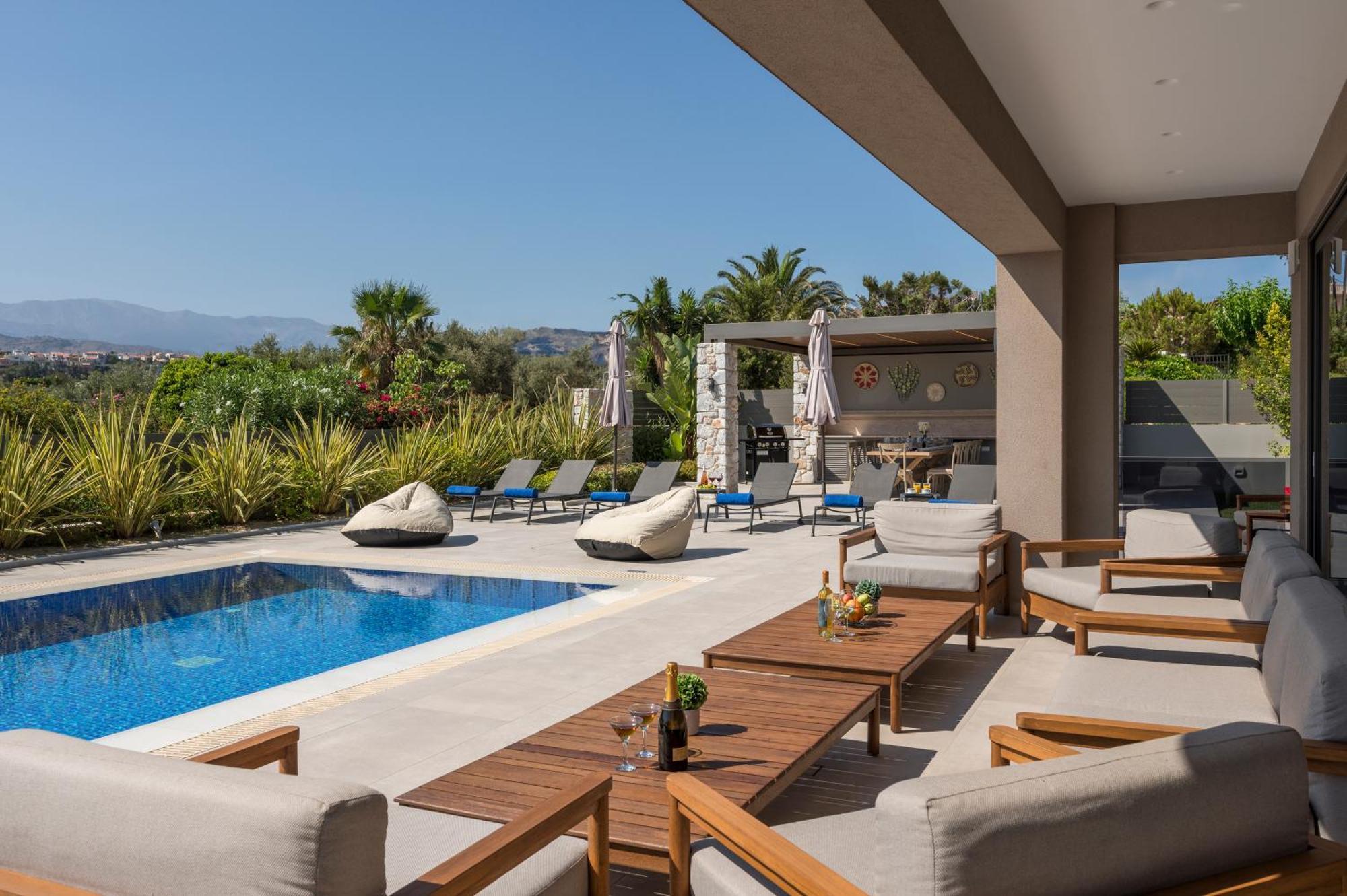 Imperium Luxury Villas-sauna, Jacuzzi, Heated Pool & Gym-chania Villa *