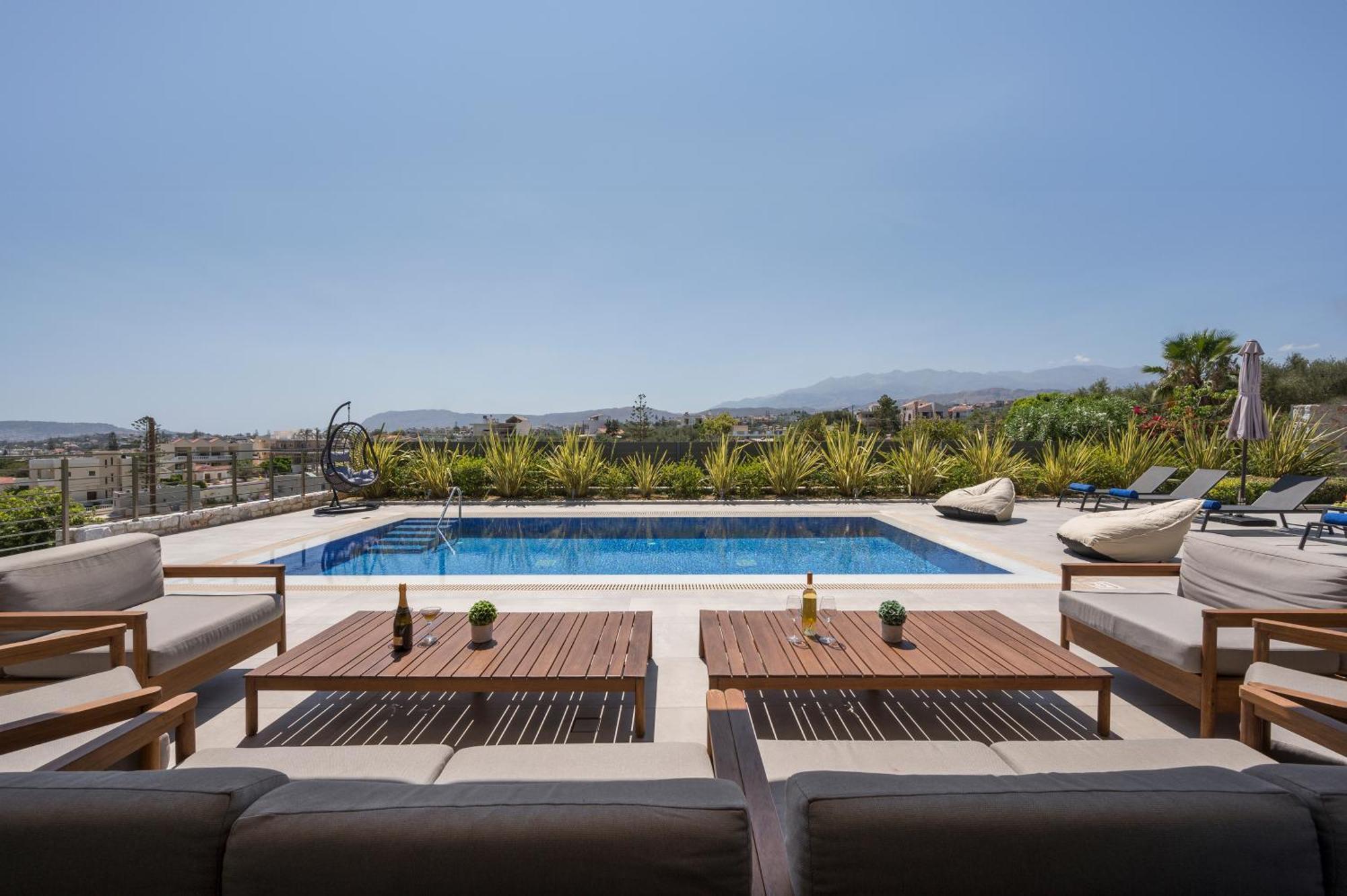 Imperium Luxury Villas-sauna, Jacuzzi, Heated Pool & Gym-chania Villa *