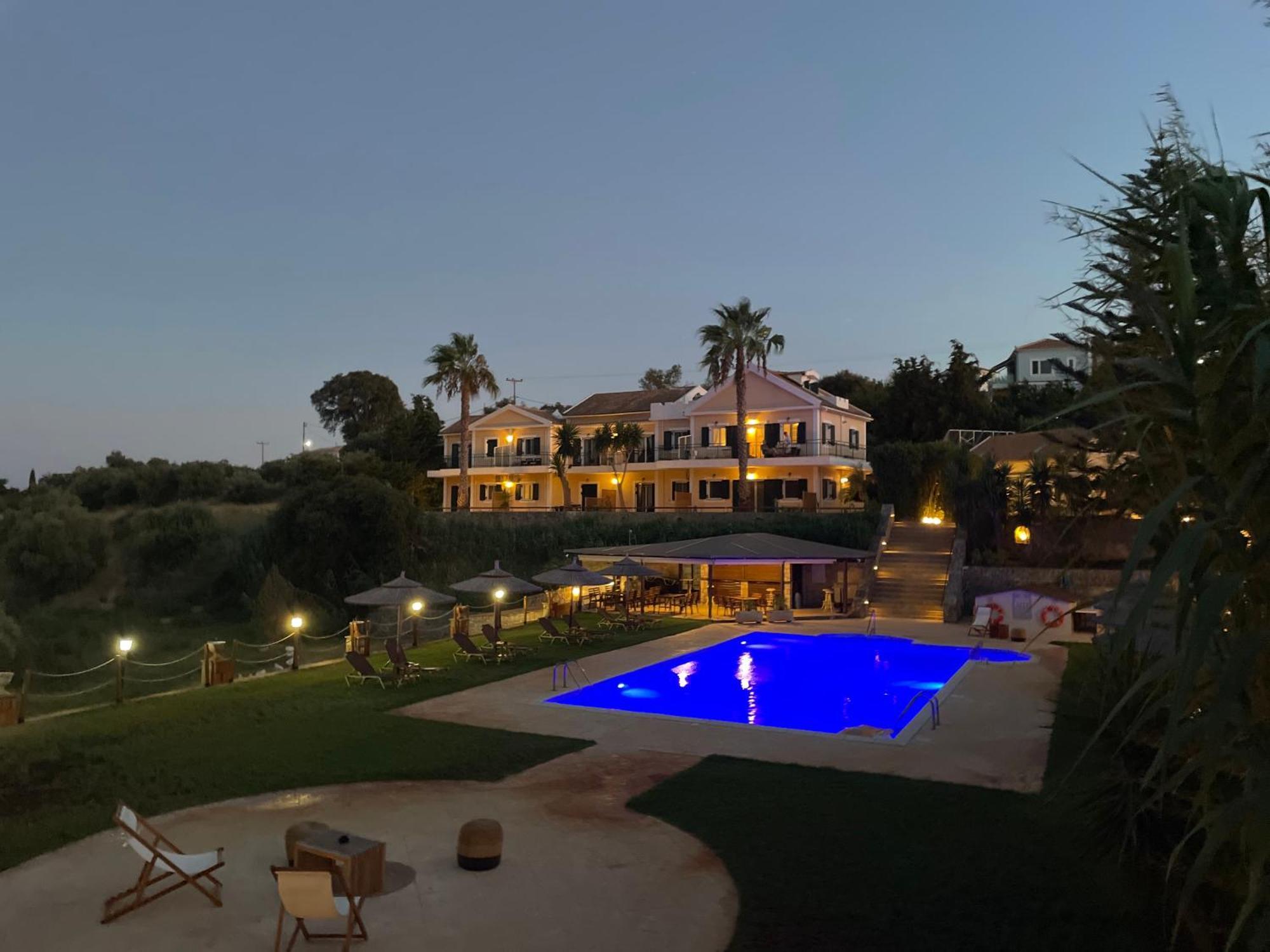Theros Retreat Aparthotel
