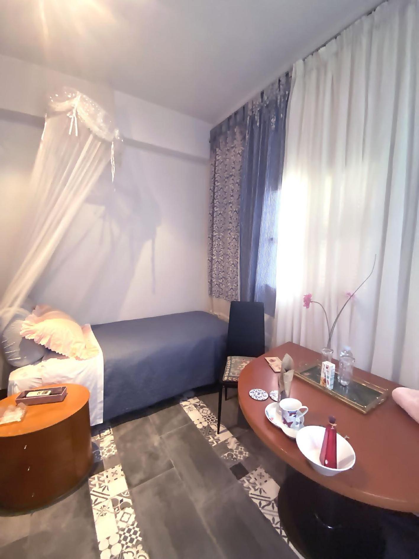 Located Melina 2 Escape Kalamata