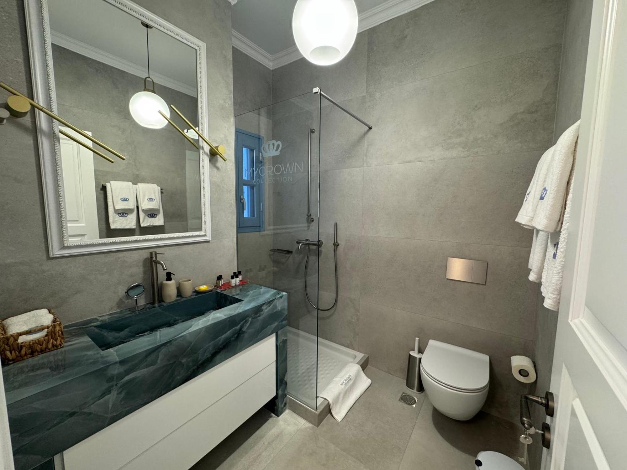 My Crown House, Kastellorizo Port Holiday home *