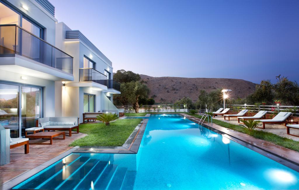 Anna's House Aparthotel 4*