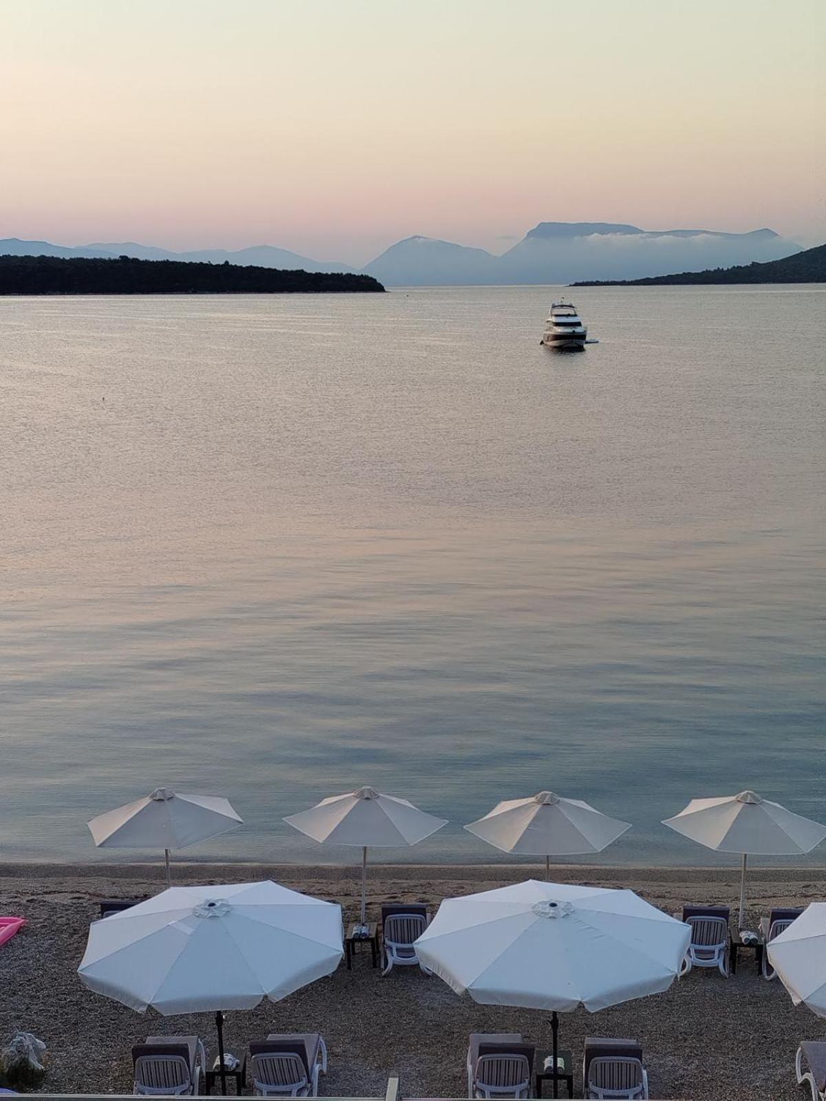 Marmel Seaside Apartment-brandnew Beachfront In Apartment Nydri (Lefkada)