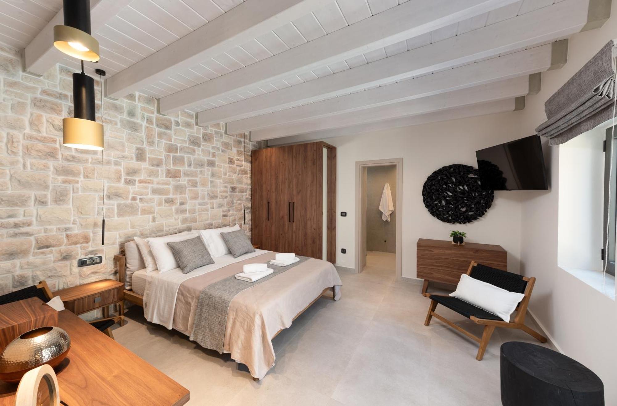 Paul By Posarellivillas Villa