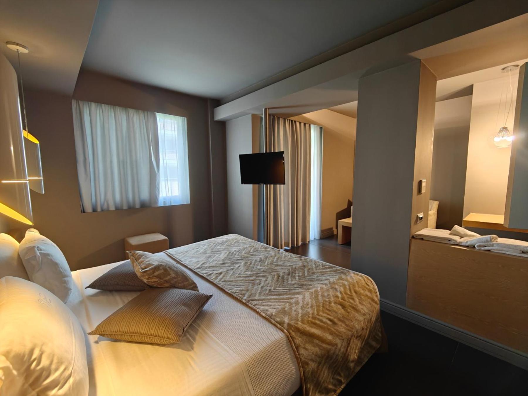 Elysion 5* Mytilene